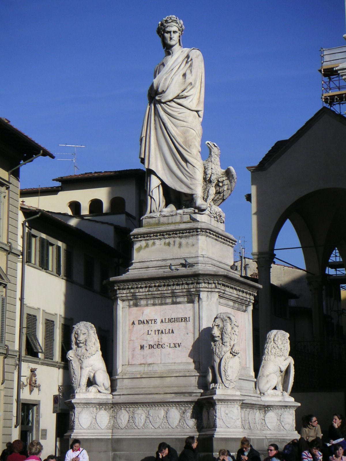 Данте упоминает церковь сан. Памятник Данте у Санта Кроче. Данте Алигьери памятник. Кенотаф Данте в Санта Кроче. Сан Кроче Алигьери.